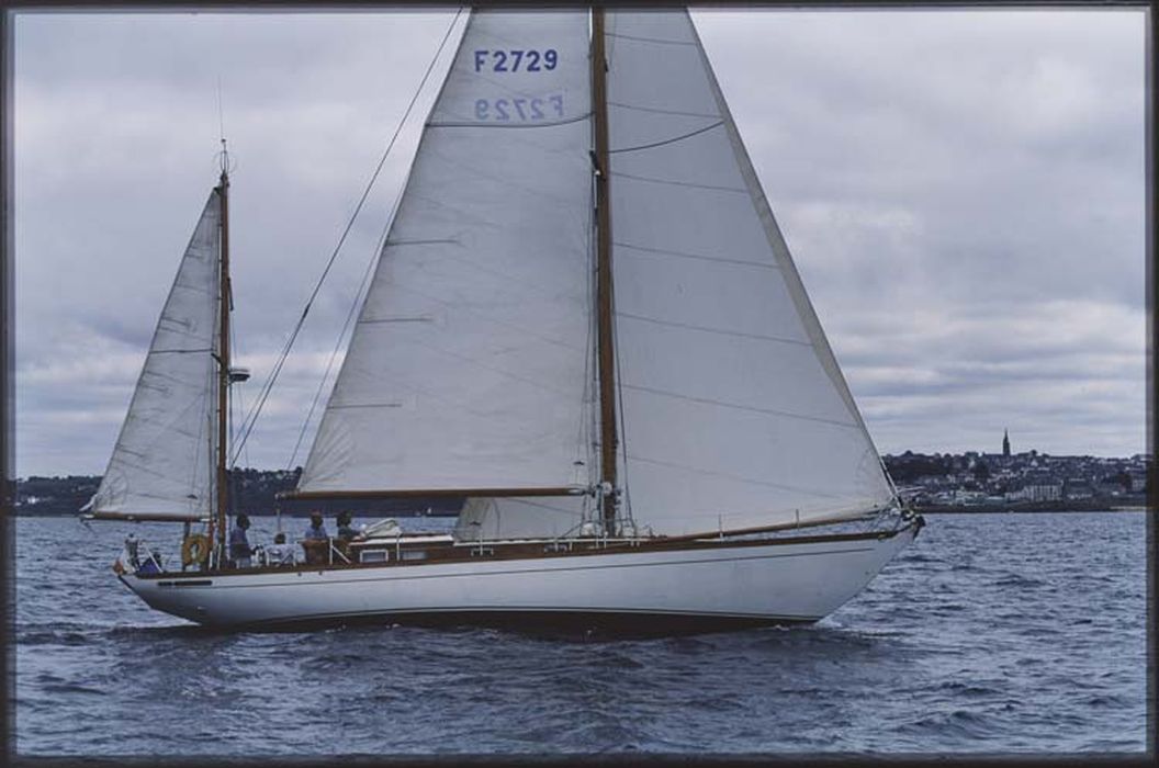 bateau de plaisance (yawl bermudien de course croisière) dit Prado Rose Noire II, ex Vindilis