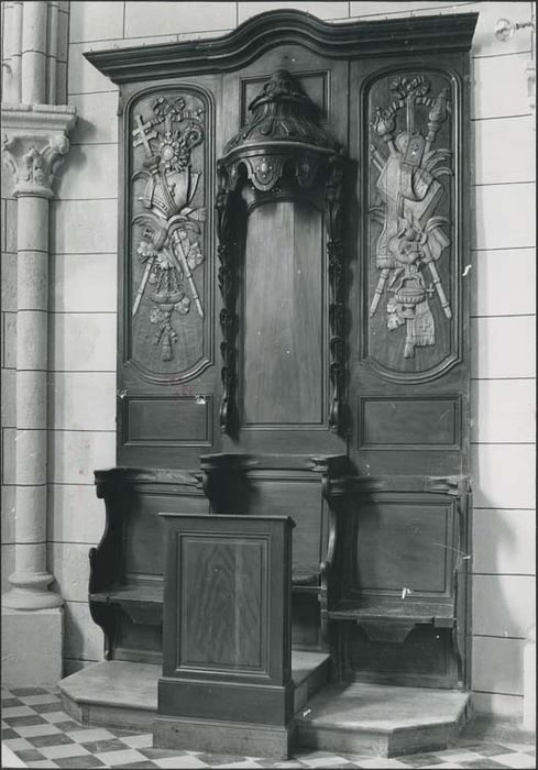 éléments de stalles, siège abbatial et lambris