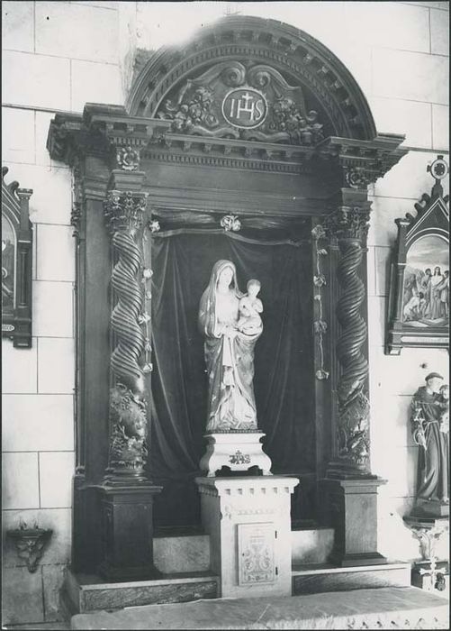 autels du Sacré-Coeur et de la Vierge avec leurs retables