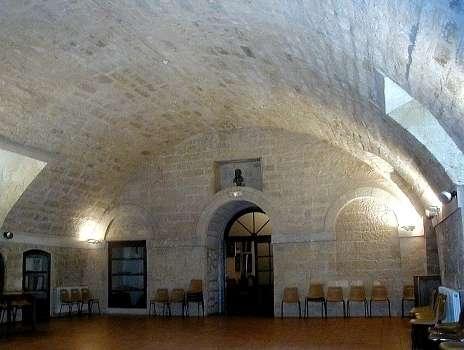 21 bustes. Salle des assemblées.