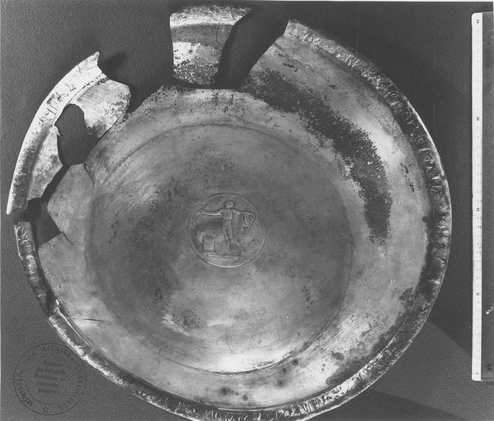 plat : Bacchant dansant, vue générale