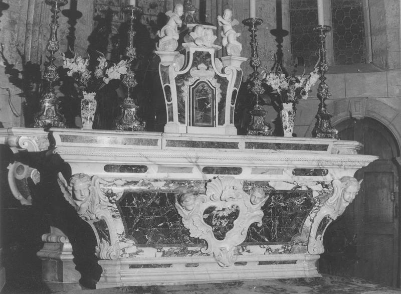 autel, gradin d'autel, tabernacle (maître-autel), vue générale - © Ministère de la Culture (France), Médiathèque du patrimoine et de la photographie (objets mobiliers), tous droits réservés