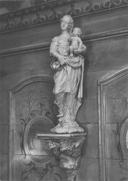 cheminée peinte, détail du linteau ; statue : Vierge à l'enfant, vue générale