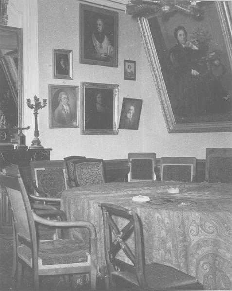 mobilier de la salle des commissions, vue partielle - © Ministère de la Culture (France), Médiathèque du patrimoine et de la photographie (objets mobiliers), tous droits réservés