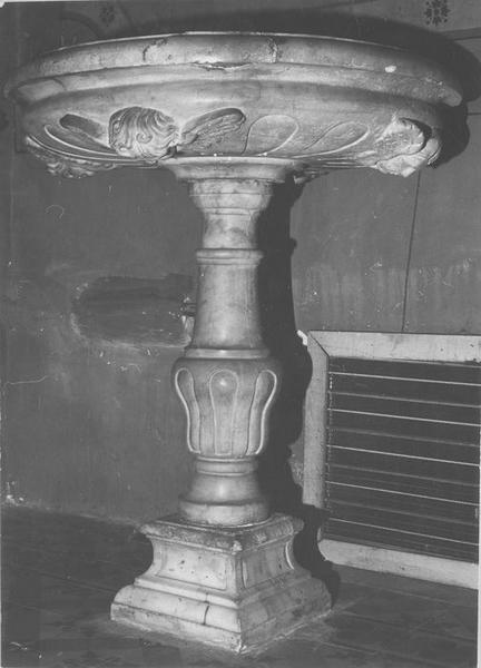 fonts baptismaux, vue générale - © Ministère de la Culture (France), Médiathèque du patrimoine et de la photographie (objets mobiliers), tous droits réservés