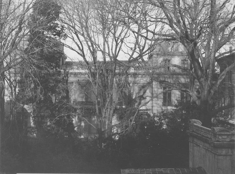 façade principale et jardin, vue partielle