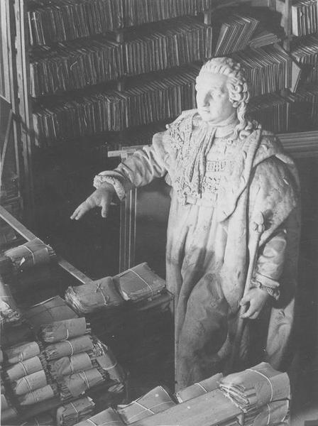 statue : Louis XVI, vue générale