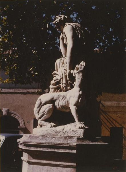 groupe sculpté : Hécate et Cerbère, vue générale - © Ministère de la Culture (France), Médiathèque du patrimoine et de la photographie (objets mobiliers), tous droits réservés