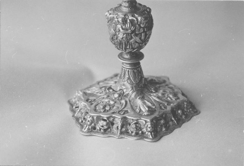 calice, détail du pied - © Ministère de la Culture (France), Médiathèque du patrimoine et de la photographie (objets mobiliers), tous droits réservés