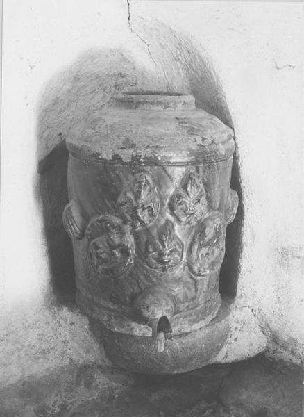 fontaine de sacristie, vue générale - © Ministère de la Culture (France), Médiathèque du patrimoine et de la photographie (objets mobiliers), tous droits réservés