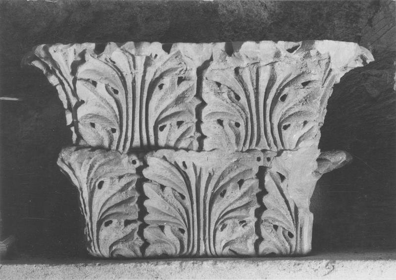chapiteau : feuilles d'acanthe, vue générale - © Ministère de la Culture (France), Médiathèque du patrimoine et de la photographie (objets mobiliers), tous droits réservés