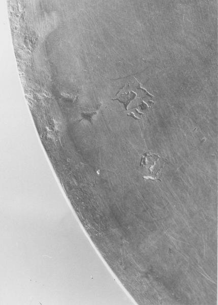 patène, détail des poinçons - © Ministère de la Culture (France), Médiathèque du patrimoine et de la photographie (objets mobiliers), tous droits réservés