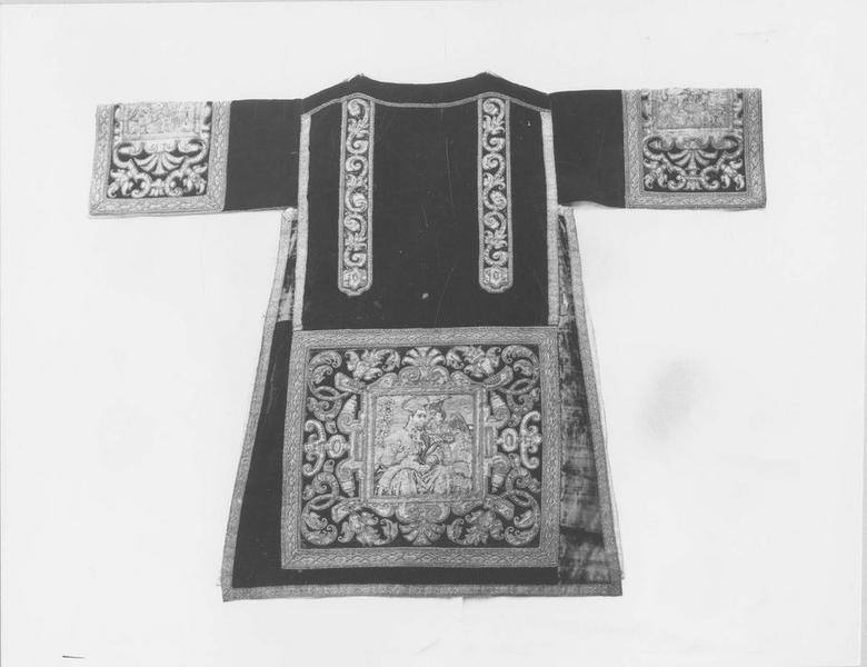 dalmatique, vue générale - © Ministère de la Culture (France), Médiathèque du patrimoine et de la photographie (objets mobiliers), tous droits réservés
