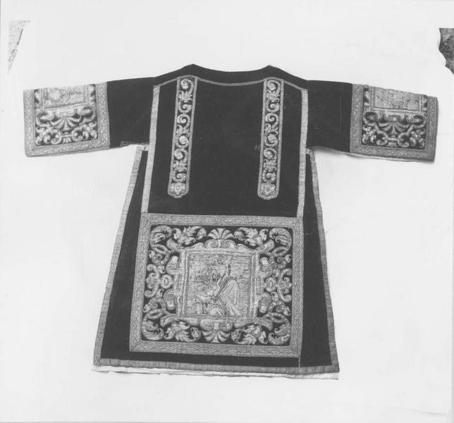 dalmatique, vue générale - © Ministère de la Culture (France), Médiathèque du patrimoine et de la photographie (objets mobiliers), tous droits réservés