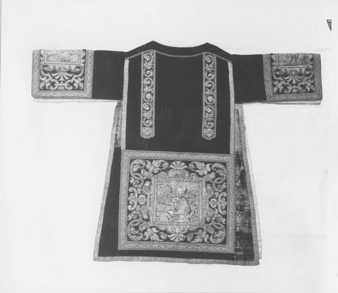 dalmatique, vue générale - © Ministère de la Culture (France), Médiathèque du patrimoine et de la photographie (objets mobiliers), tous droits réservés