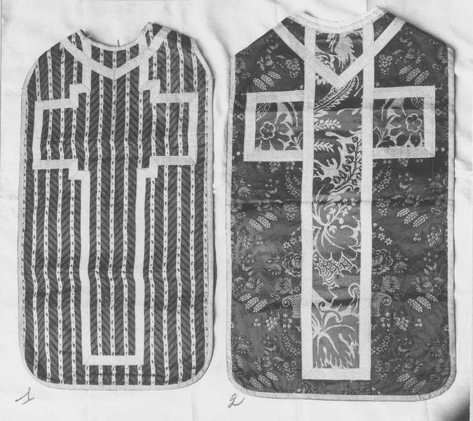 2 chasubles, vue générale - © Ministère de la Culture (France), Médiathèque du patrimoine et de la photographie (objets mobiliers), tous droits réservés