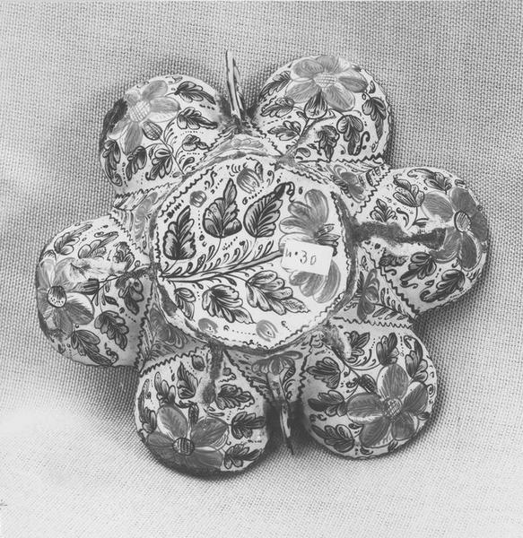 plat de quête (plat d'offrande ou drageoir de baptême ?), vue générale du revers - © Ministère de la Culture (France), Médiathèque du patrimoine et de la photographie (objets mobiliers), tous droits réservés