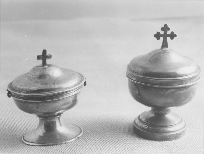 2 pyxides des malades-chrismatoires, vue générale - © Ministère de la Culture (France), Médiathèque du patrimoine et de la photographie (objets mobiliers), tous droits réservés