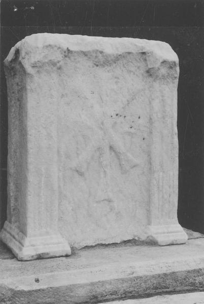 autel cippe, vue générale