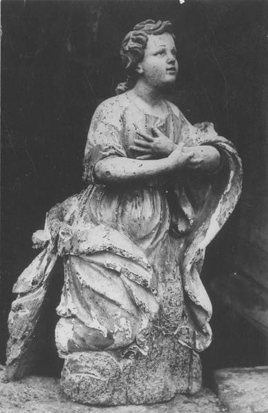 statue : ange adorateur, vue générale