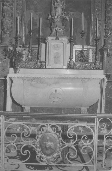 autel, retable, tabernacle, gradins d'autel, clôture liturgique, vue générale - © Ministère de la Culture (France), Médiathèque du patrimoine et de la photographie (objets mobiliers), tous droits réservés