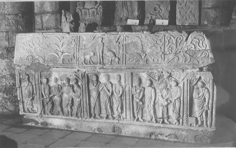 sarcophage dit des soeurs de Saint-Guilhem, vue générale