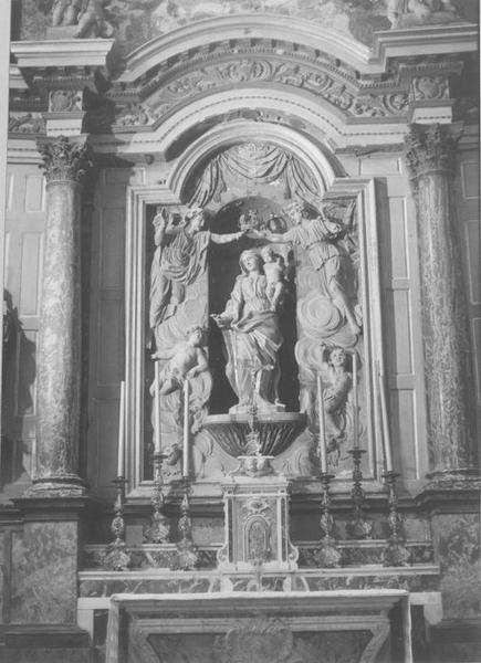 autel, retable, statue, vue partielle