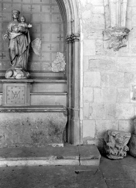 statue : Vierge à l'enfant, vue générale