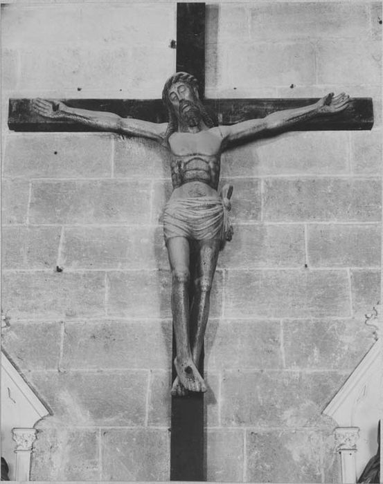statue : Christ en croix