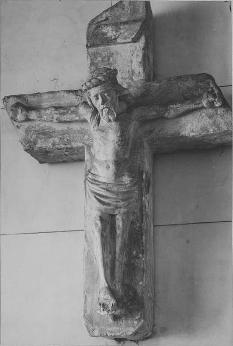 haut-relief : Christ en croix