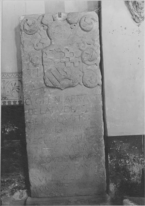 dalle funéraire