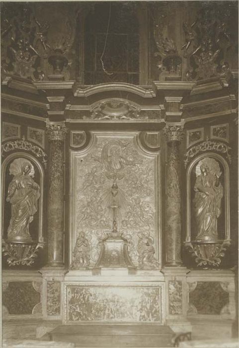 Autel, tabernacle, retable