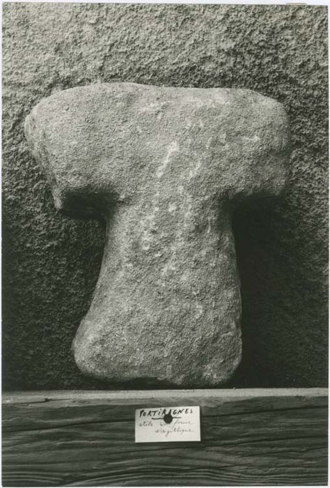 stèle primitive - © Ministère de la Culture (France), Médiathèque du patrimoine et de la photographie, diffusion GrandPalaisRmn Photo
