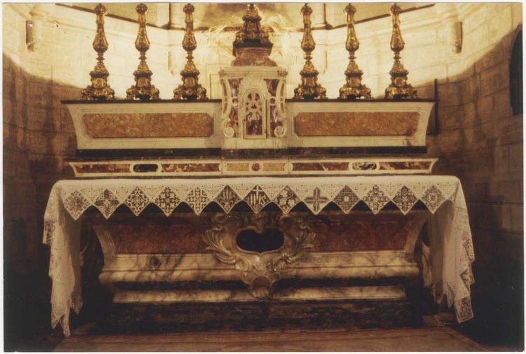 autel tombeau, gradins d'autel, tabernacle (maître-autel)