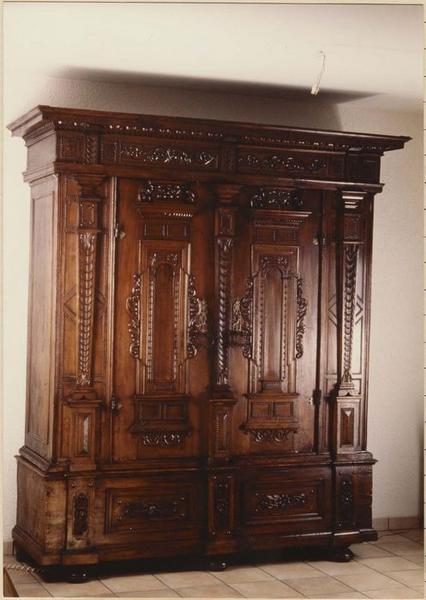 armoire, vue générale - © Ministère de la Culture (France), Médiathèque du patrimoine et de la photographie (objets mobiliers), tous droits réservés