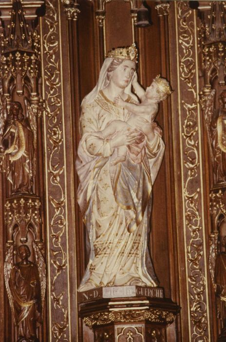 statue : Vierge à l'Enfant dite Notre-Dame de La-Guerche, vue générale - © Ministère de la Culture (France), Médiathèque du patrimoine et de la photographie, diffusion RMN-GP