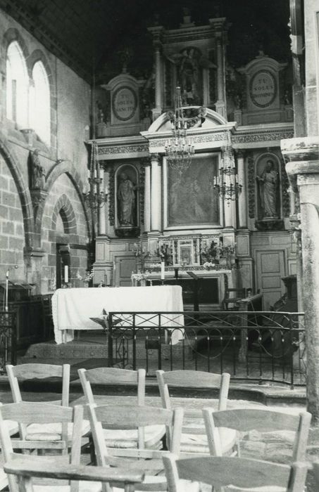 autel (maître-autel), son retable, ses trois statues : Saint Michel, Saint Pierre, Saint Paul et son tableau : Présentation au temple, vue générale