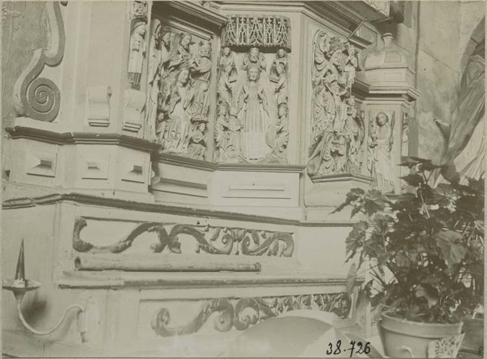 bas-relief de l'autel de la Vierge