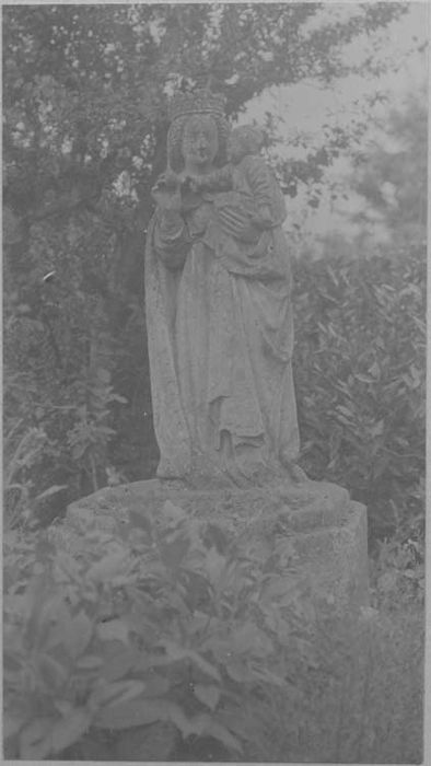 statue : Vierge à l'Enfant