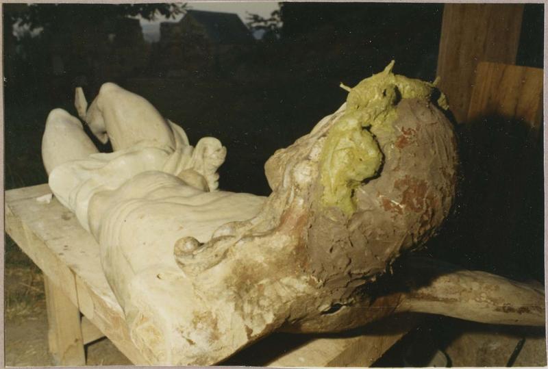 statue : Christ en croix (le), vue partielle - © Ministère de la Culture (France), Médiathèque du patrimoine et de la photographie (objets mobiliers), tous droits réservés