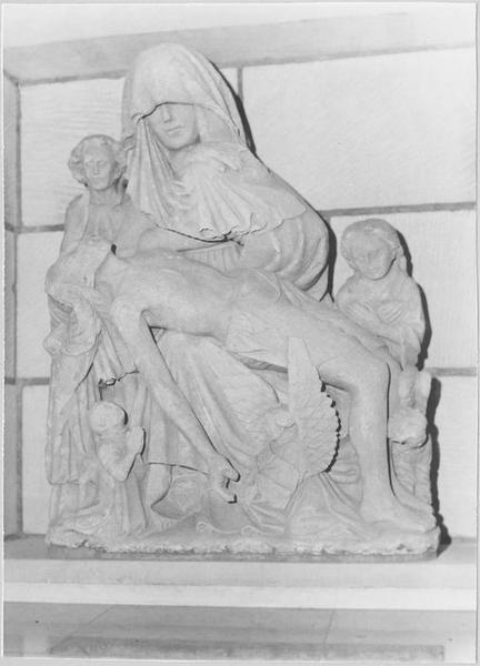 groupe sculpté : Vierge de Pitié, vue générale - © Ministère de la Culture (France), Médiathèque du patrimoine et de la photographie (objets mobiliers), tous droits réservés