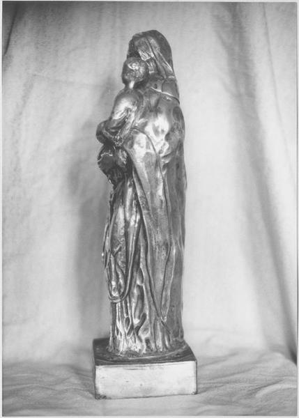 statuette: Vierge à l'Enfant, profil gauche, vue générale