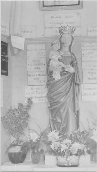 statue dite Notre-Dame-des-Brûlons : Vierge à l'Enfant, vue générale - © Ministère de la Culture (France), Médiathèque du patrimoine et de la photographie (objets mobiliers), tous droits réservés