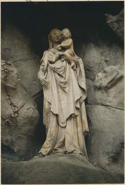 groupe sculpté : la Vierge à l'Enfant, vue générale - © Ministère de la Culture (France), Médiathèque du patrimoine et de la photographie (objets mobiliers), tous droits réservés