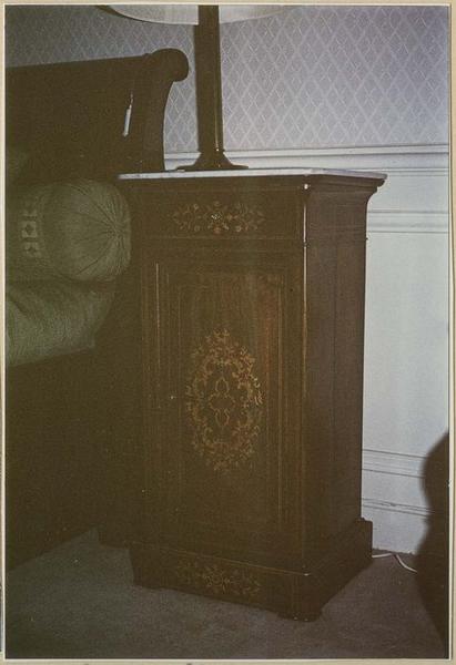 table de nuit, vue générale