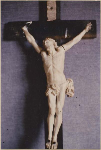 statuette : Christ en croix (le) , vue générale - © Ministère de la Culture (France), Médiathèque du patrimoine et de la photographie (objets mobiliers), tous droits réservés