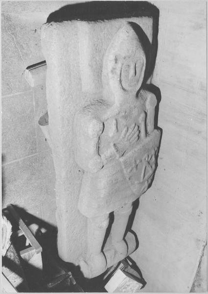 dalle funéraire à effigie en haut-relief d'un chevalier, vue générale - © Ministère de la Culture (France), Médiathèque du patrimoine et de la photographie (objets mobiliers), tous droits réservés