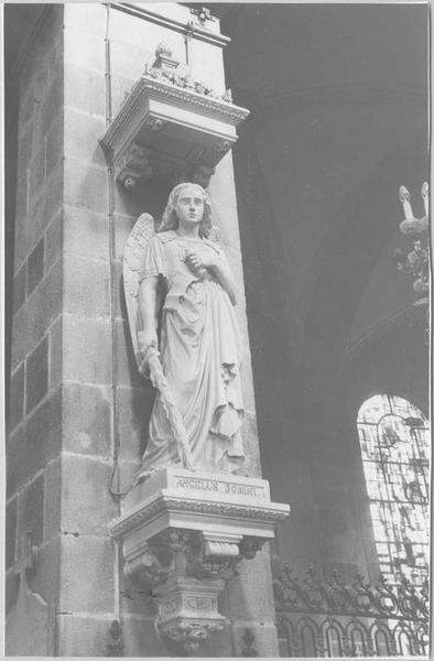 statue : ange, vue générale - © Ministère de la Culture (France), Médiathèque du patrimoine et de la photographie (objets mobiliers), tous droits réservés