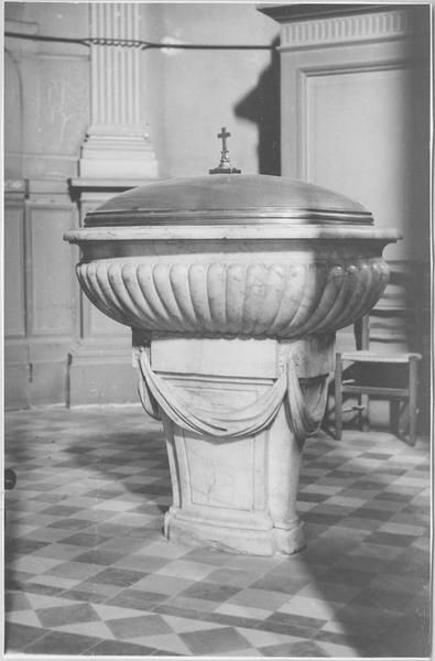 cuve baptismale, vue générale - © Ministère de la Culture (France), Médiathèque du patrimoine et de la photographie (objets mobiliers), tous droits réservés