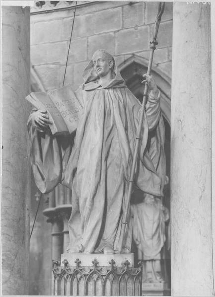 statue : saint Benoît, vue générale